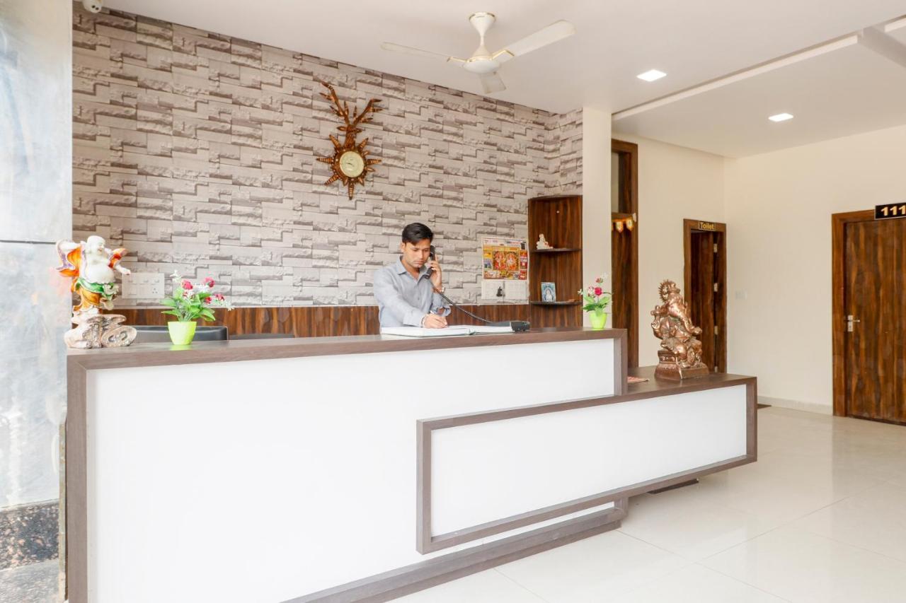 Capital O 63158 Hotel Om Sai Ram Chhatarpur Exteriör bild