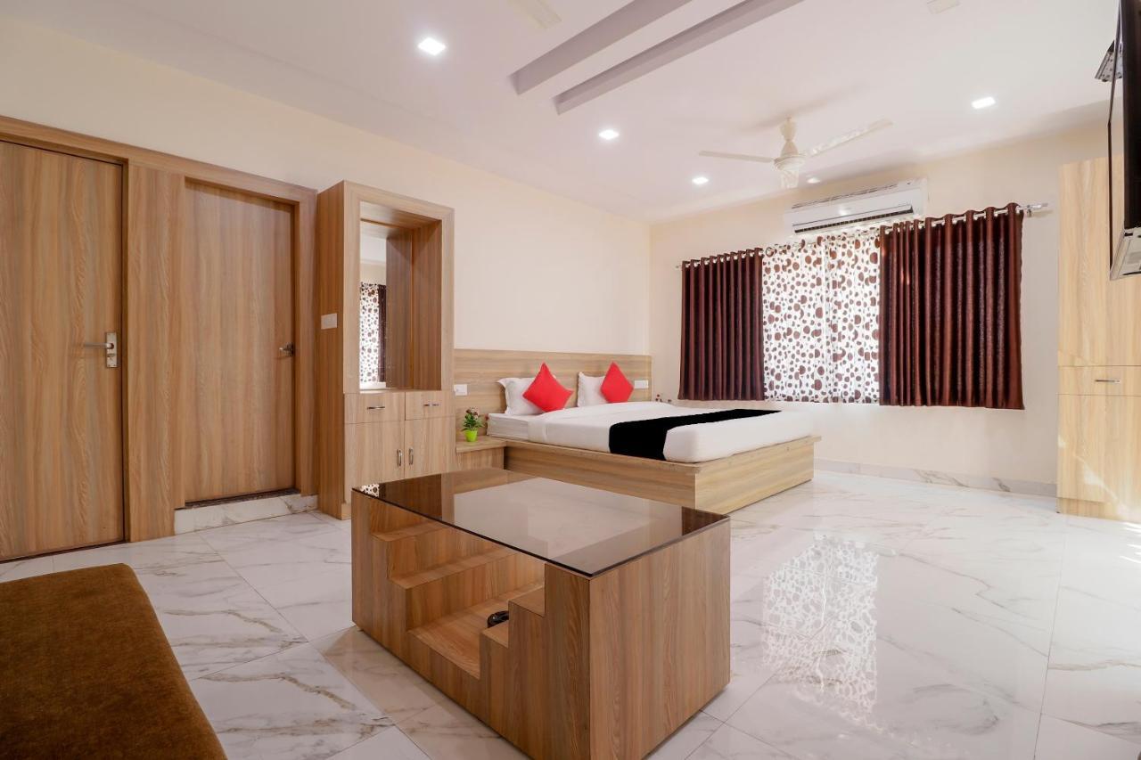 Capital O 63158 Hotel Om Sai Ram Chhatarpur Exteriör bild