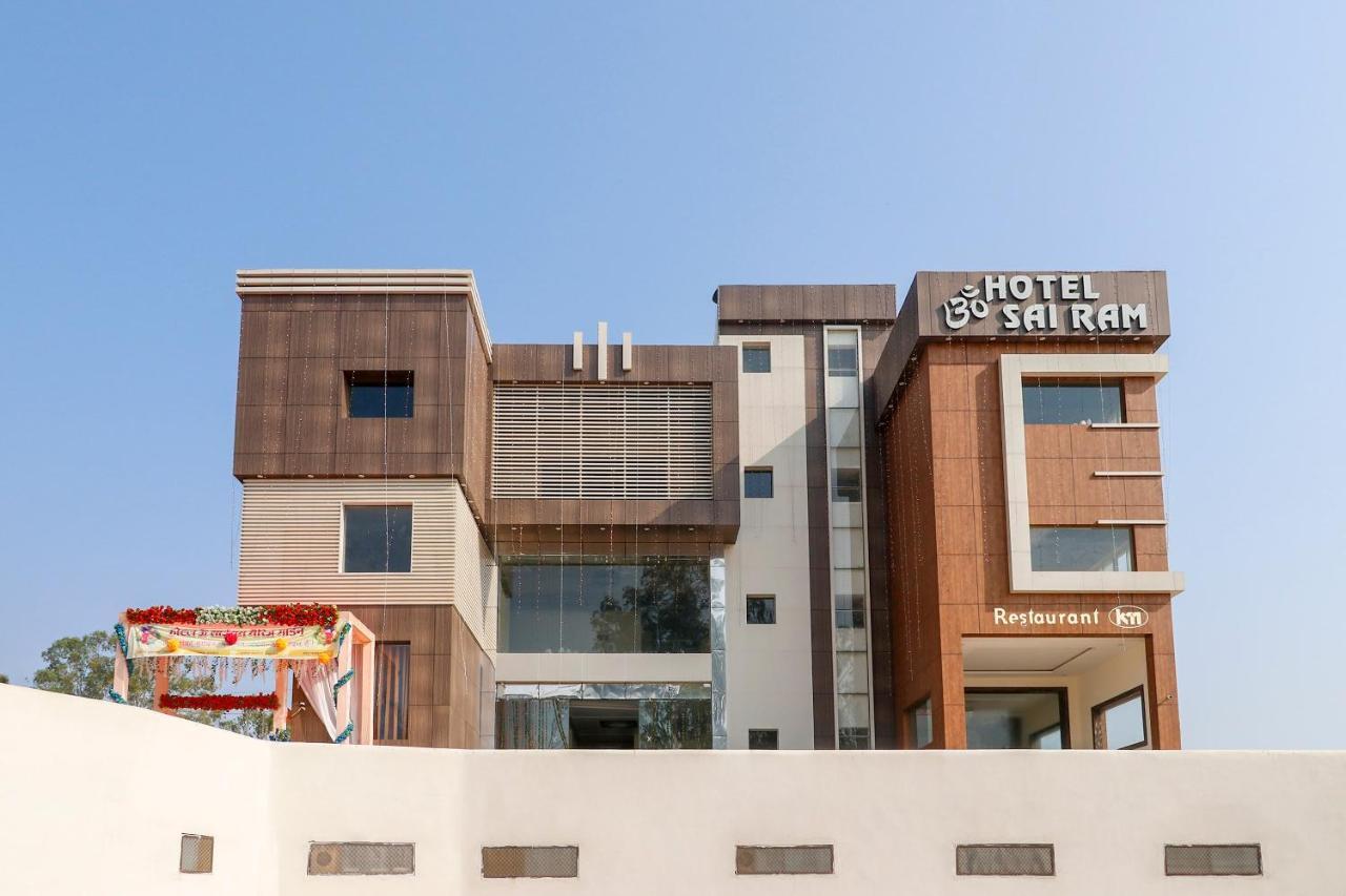 Capital O 63158 Hotel Om Sai Ram Chhatarpur Exteriör bild