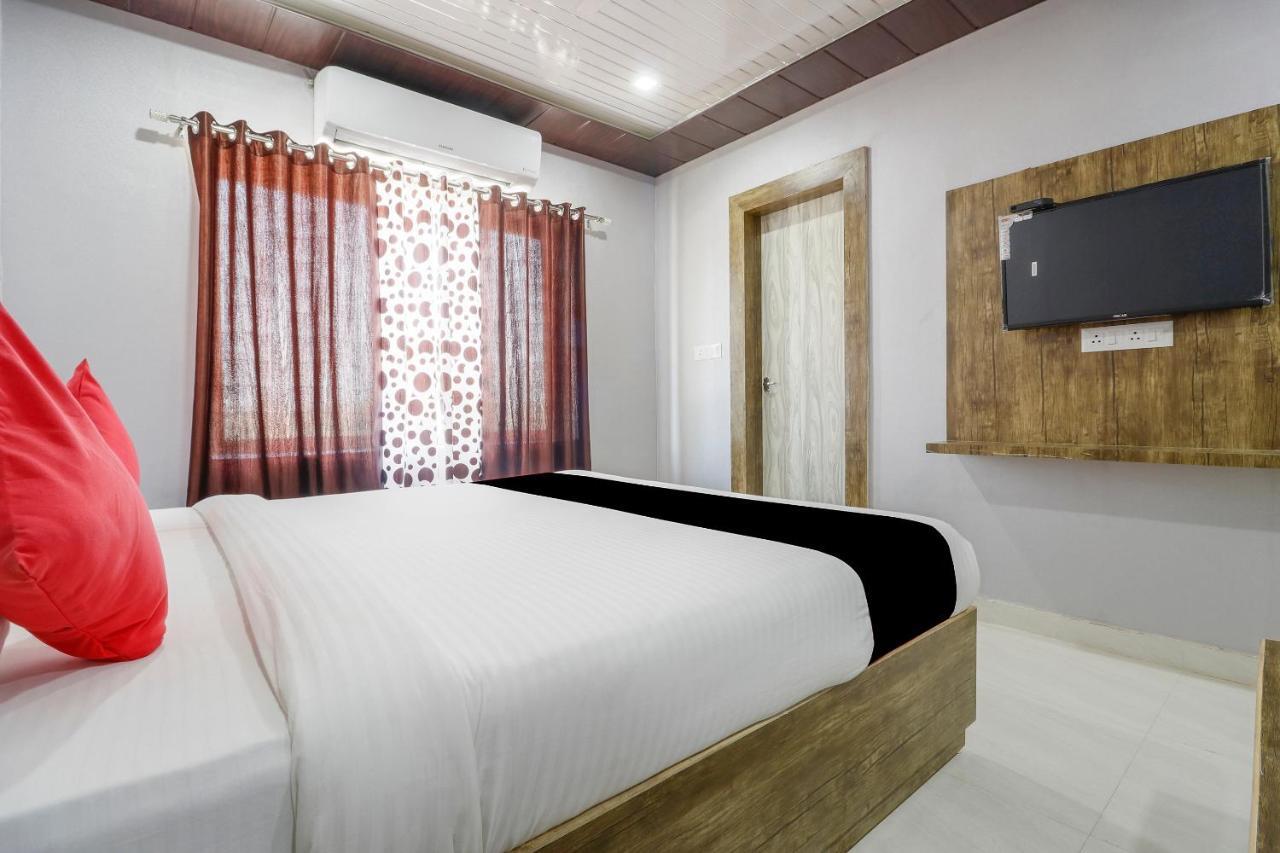 Capital O 63158 Hotel Om Sai Ram Chhatarpur Exteriör bild