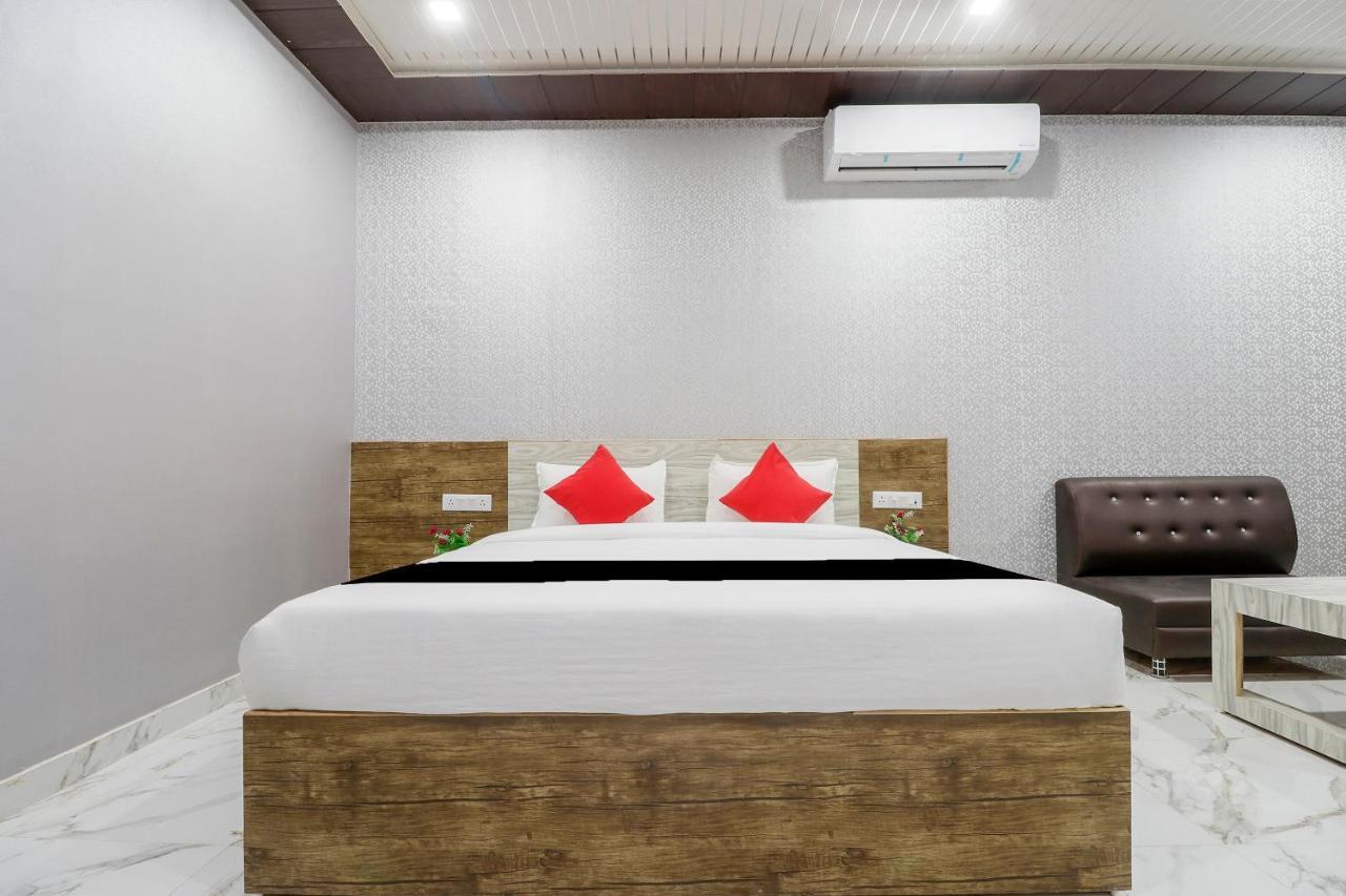 Capital O 63158 Hotel Om Sai Ram Chhatarpur Exteriör bild