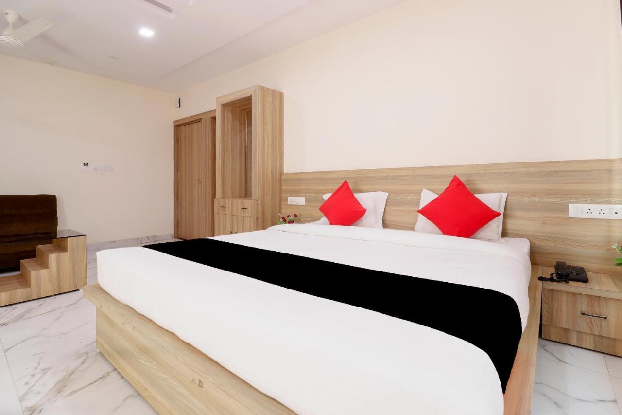 Capital O 63158 Hotel Om Sai Ram Chhatarpur Exteriör bild