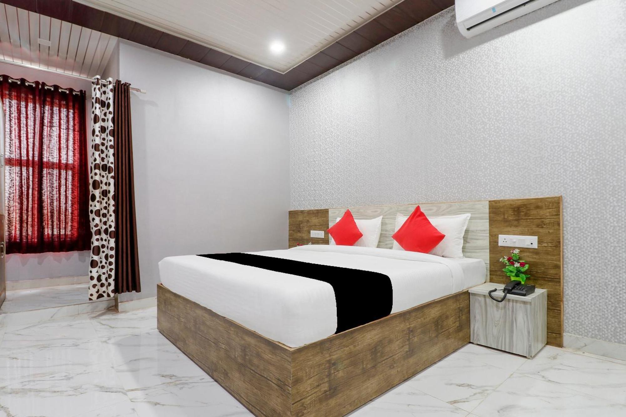 Capital O 63158 Hotel Om Sai Ram Chhatarpur Exteriör bild
