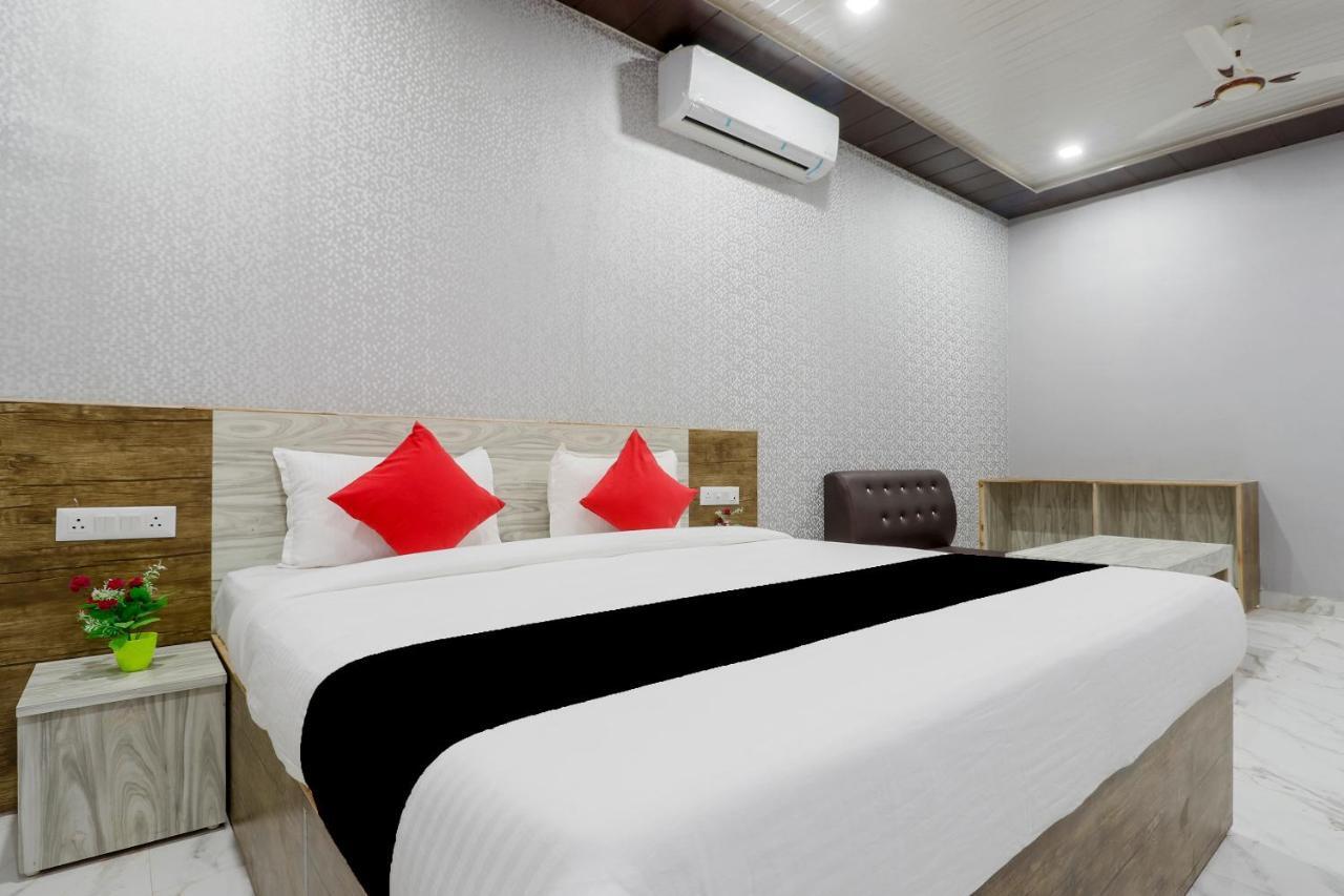 Capital O 63158 Hotel Om Sai Ram Chhatarpur Exteriör bild