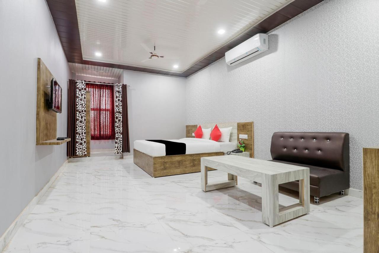 Capital O 63158 Hotel Om Sai Ram Chhatarpur Exteriör bild