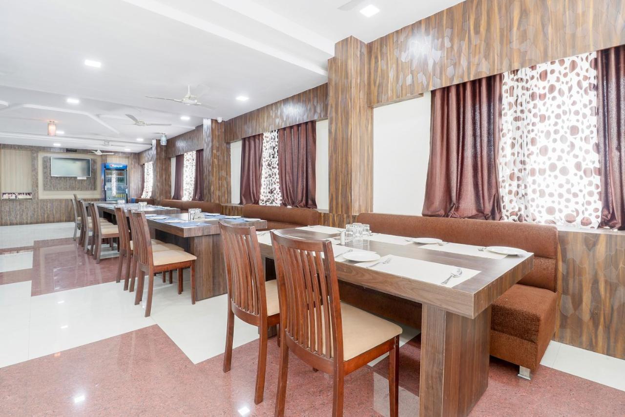 Capital O 63158 Hotel Om Sai Ram Chhatarpur Exteriör bild