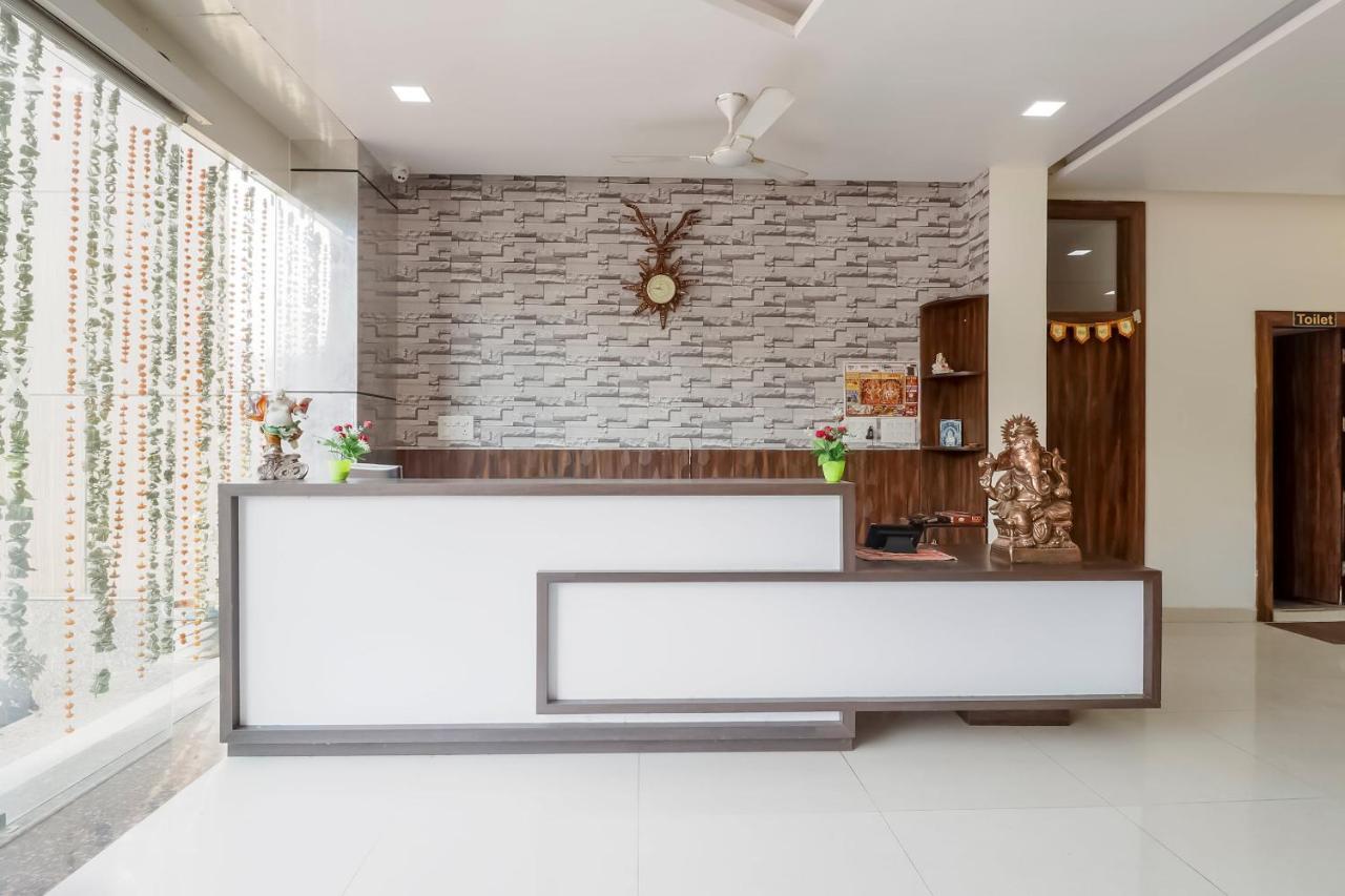 Capital O 63158 Hotel Om Sai Ram Chhatarpur Exteriör bild