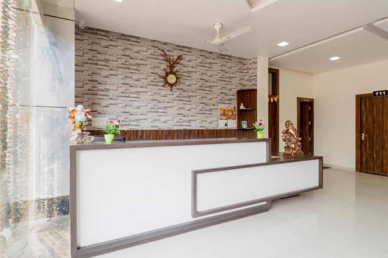 Capital O 63158 Hotel Om Sai Ram Chhatarpur Exteriör bild
