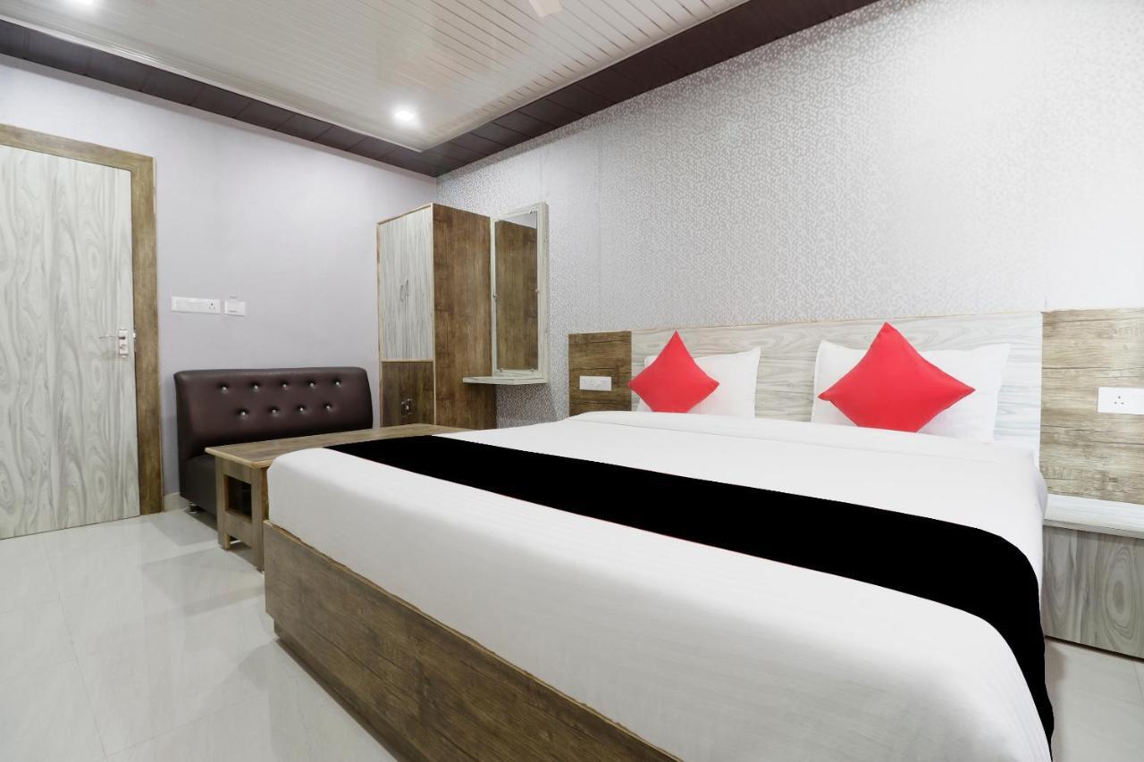 Capital O 63158 Hotel Om Sai Ram Chhatarpur Exteriör bild