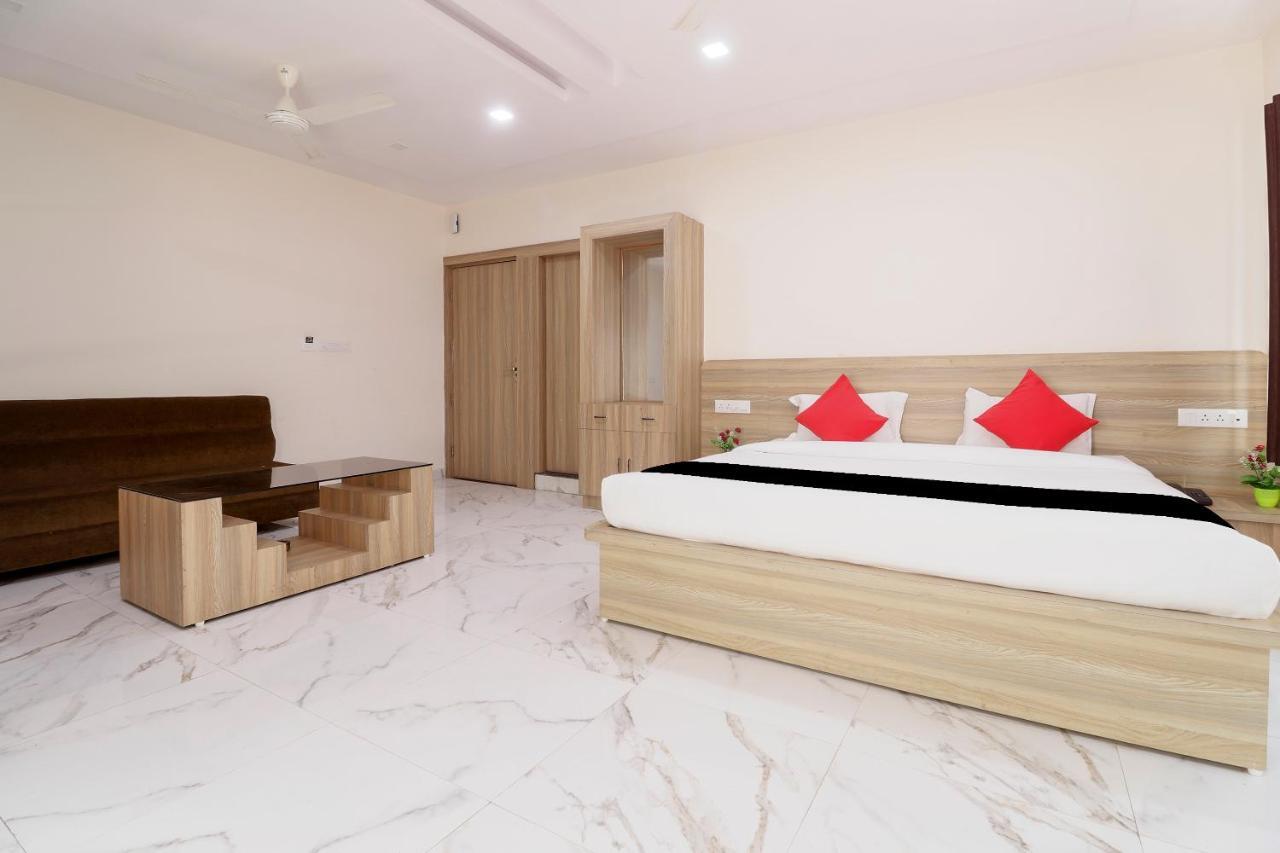 Capital O 63158 Hotel Om Sai Ram Chhatarpur Exteriör bild