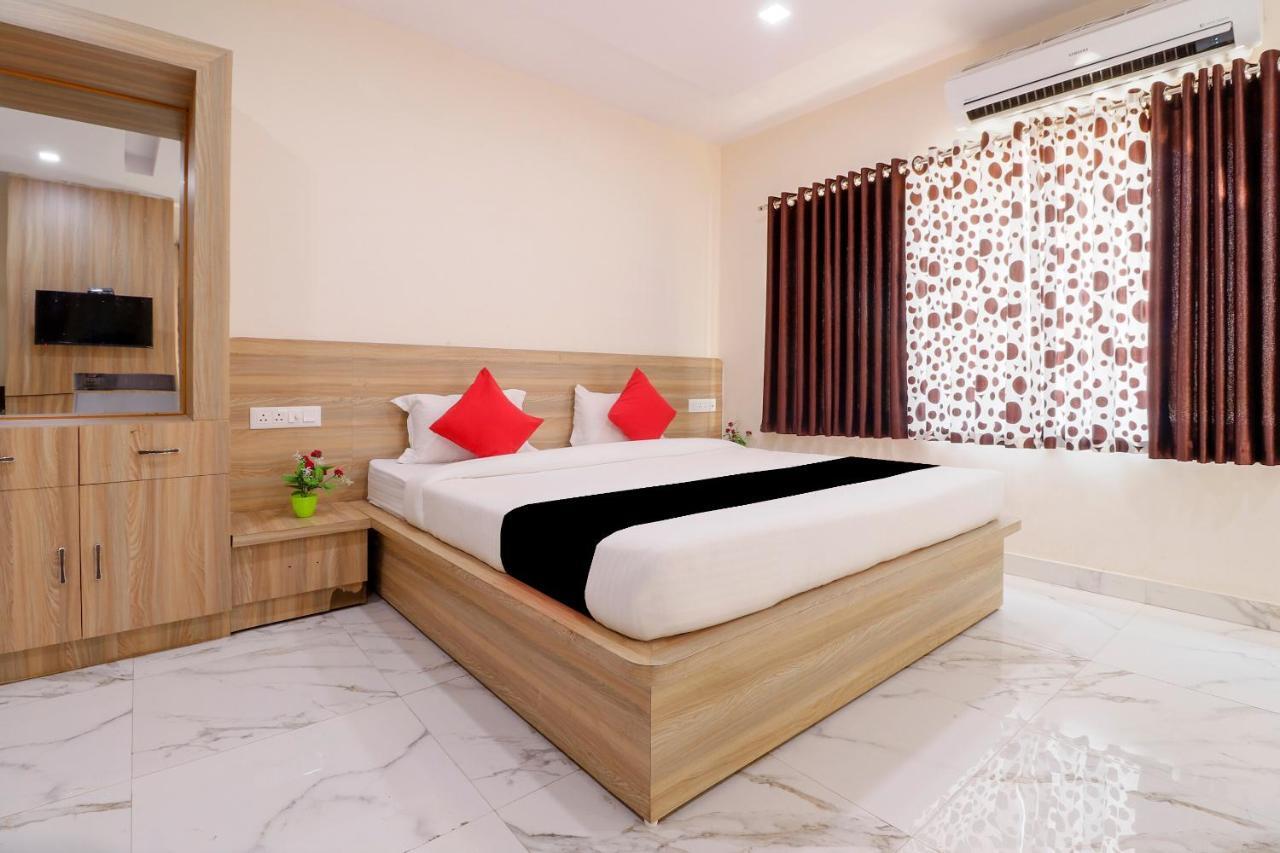 Capital O 63158 Hotel Om Sai Ram Chhatarpur Exteriör bild