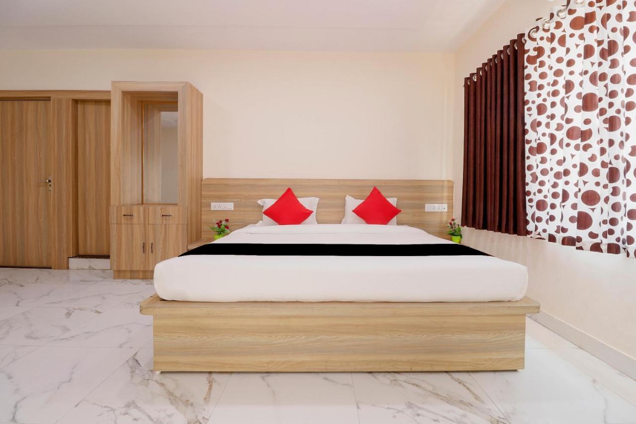 Capital O 63158 Hotel Om Sai Ram Chhatarpur Exteriör bild