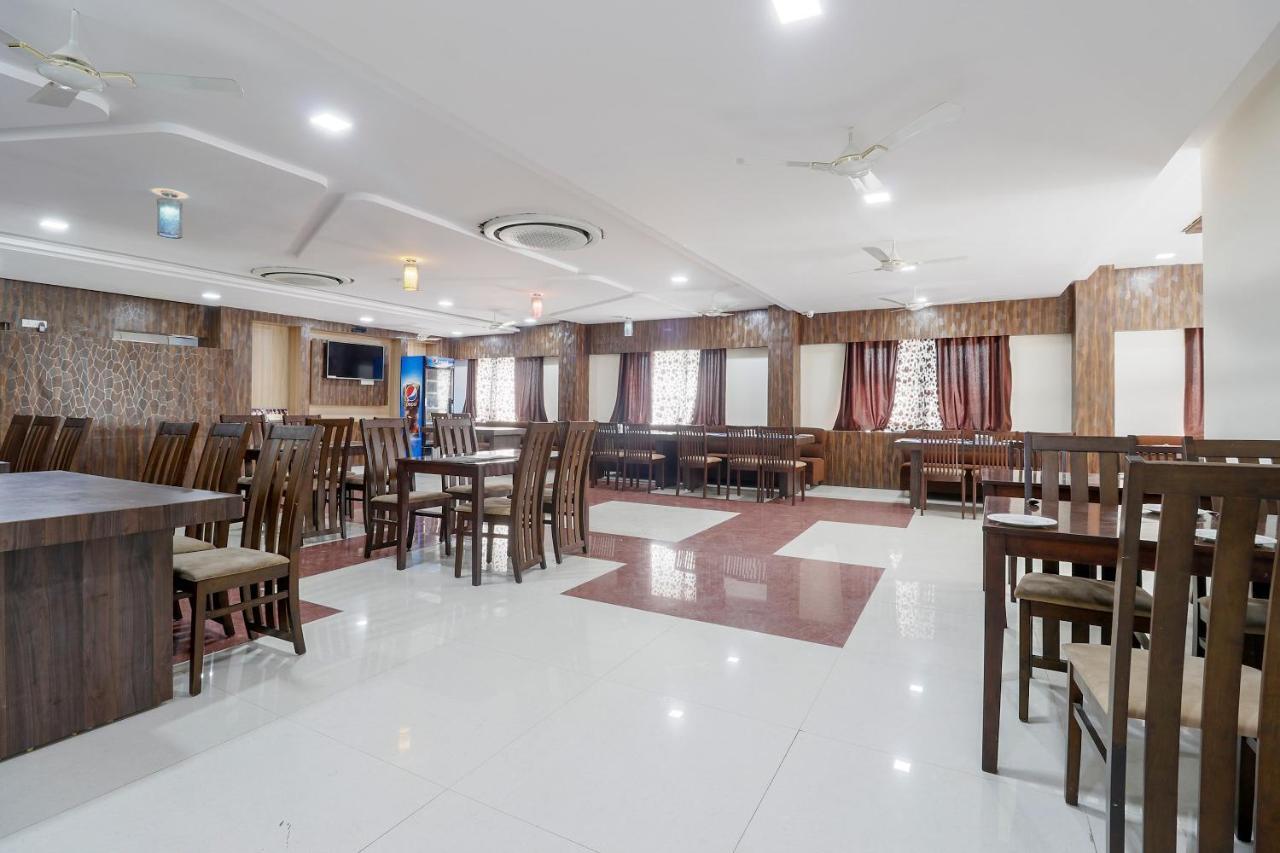 Capital O 63158 Hotel Om Sai Ram Chhatarpur Exteriör bild